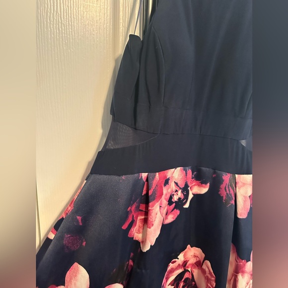 Dark blue gown, size 14P from Macys. No longer fits - Picture 4 of 6